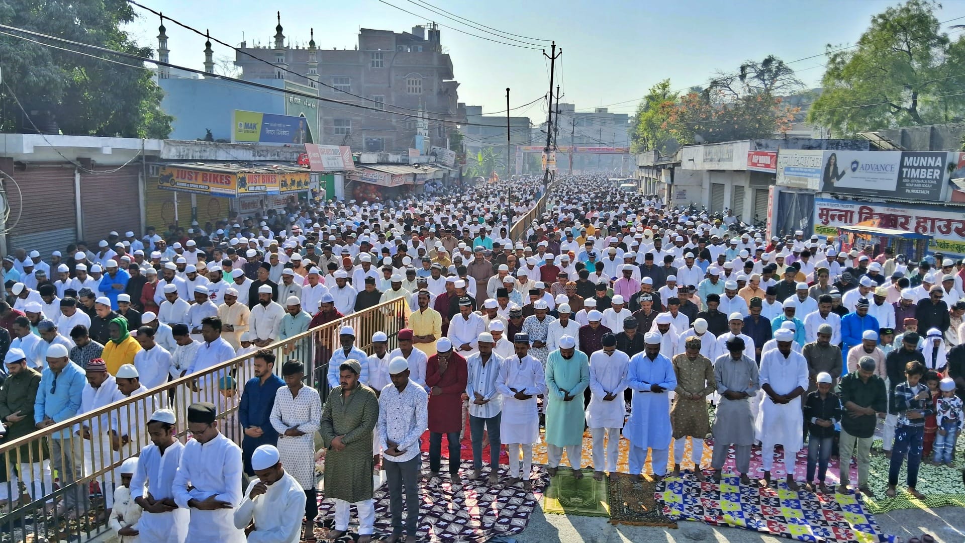 EID 2025: splendor of Eid seen in Muzaffarpur, a flood of Namazis gathered in Badi Idgah, prayed for peace