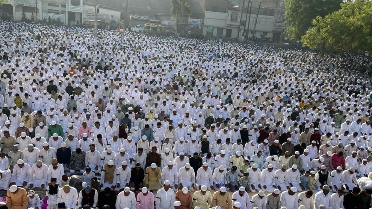 Eid 2025 and Ramadan month in varanasi prayers held in 12 Idgahs and 500 mosques