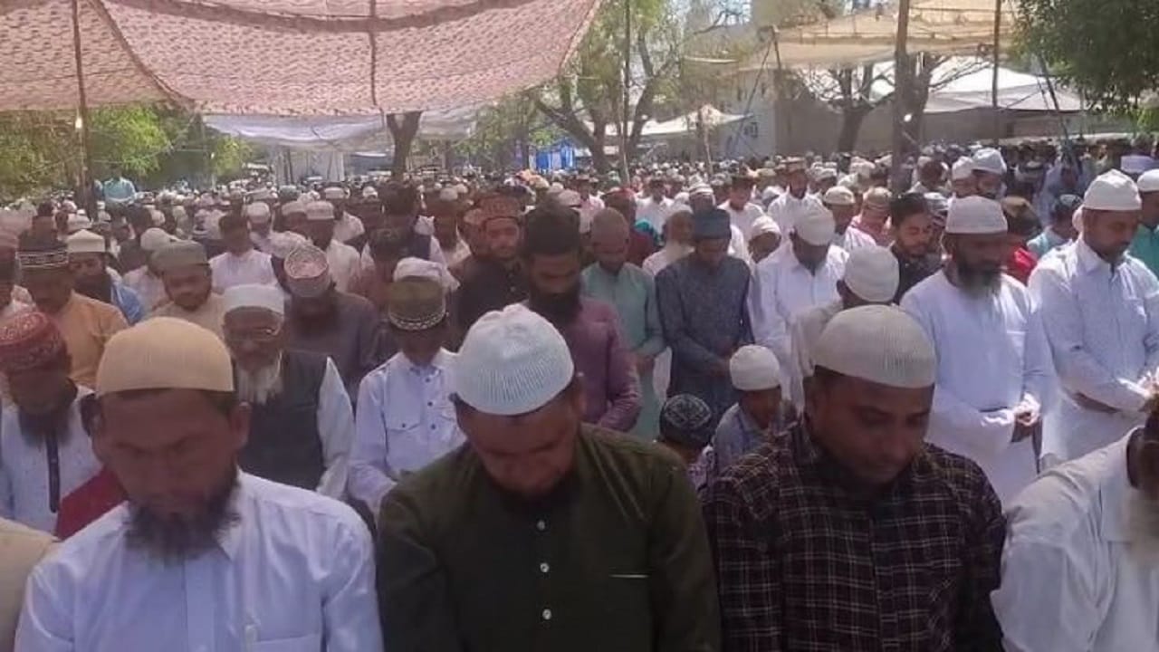 Eid celebration in Bareilly Thousands of people offered namaz together at Idgah