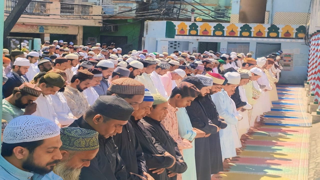 Eid celebration in Bareilly Thousands of people offered namaz together at Idgah