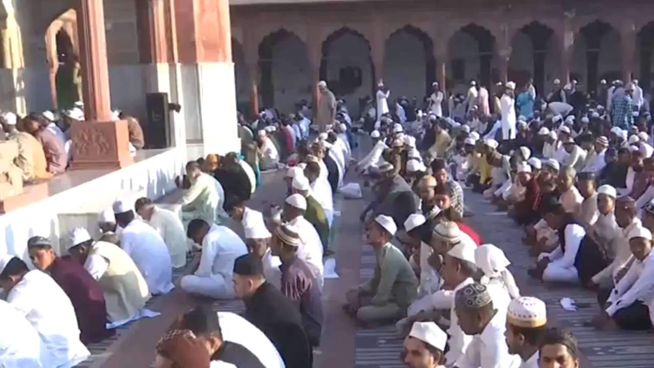 Namaz was offered at Delhi Jama Masjid see photos today