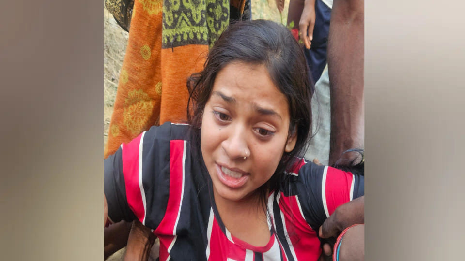 In Gorakhpur, the attacker killed the mother and daughter with an axe, the wrist of the hand was hanging