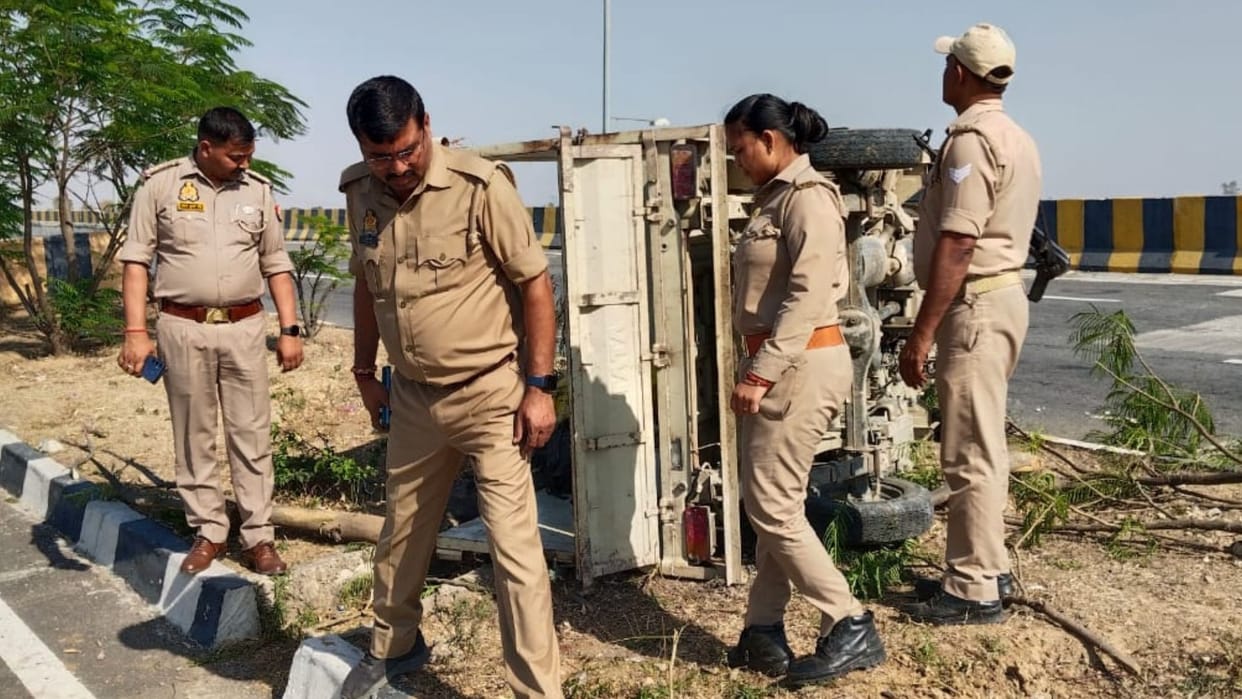 Magic van returning from Gadbadra Dham overturned one woman died seven devotees injured