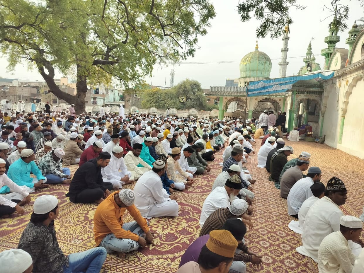 Indore: Namaz was offered in Indore on Eid, festive spirit was seen in Muslim areas