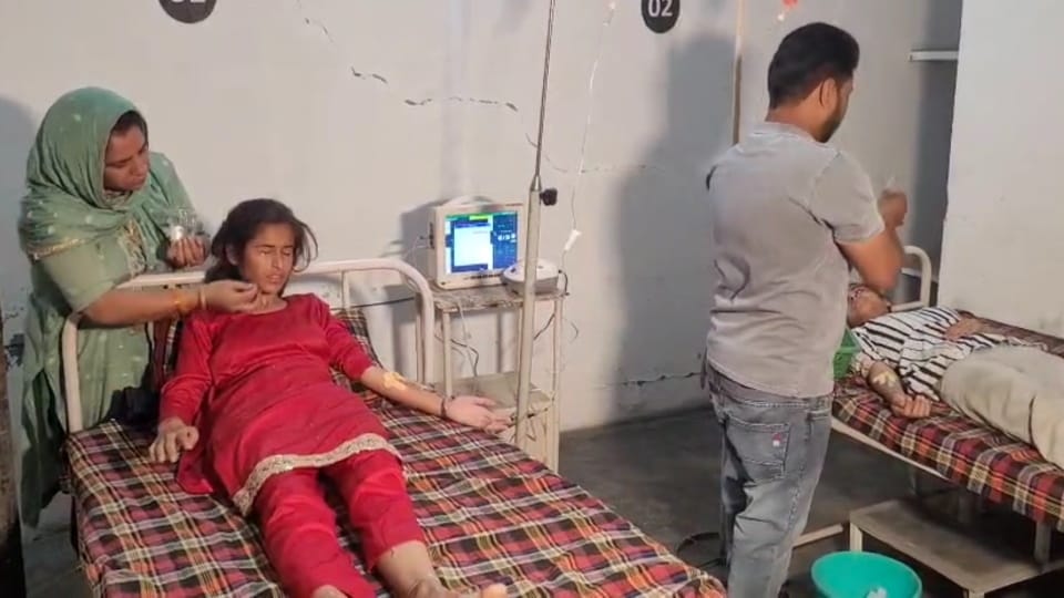 Roorkee News 18 people from three villages Hospitalized after eating kuttu atta