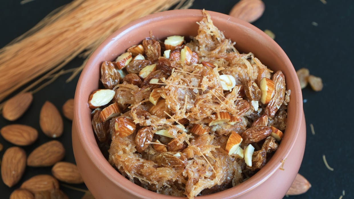 EID Ul Fitr 2025 Kitchen Dish Kimami Sewai Banane KI Recipe in Hindi