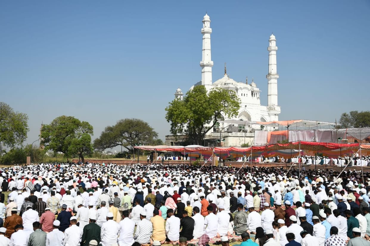 UP: Namaz was read in entire Awadh including Lucknow, prayers were offered for peace and tranquility; worship