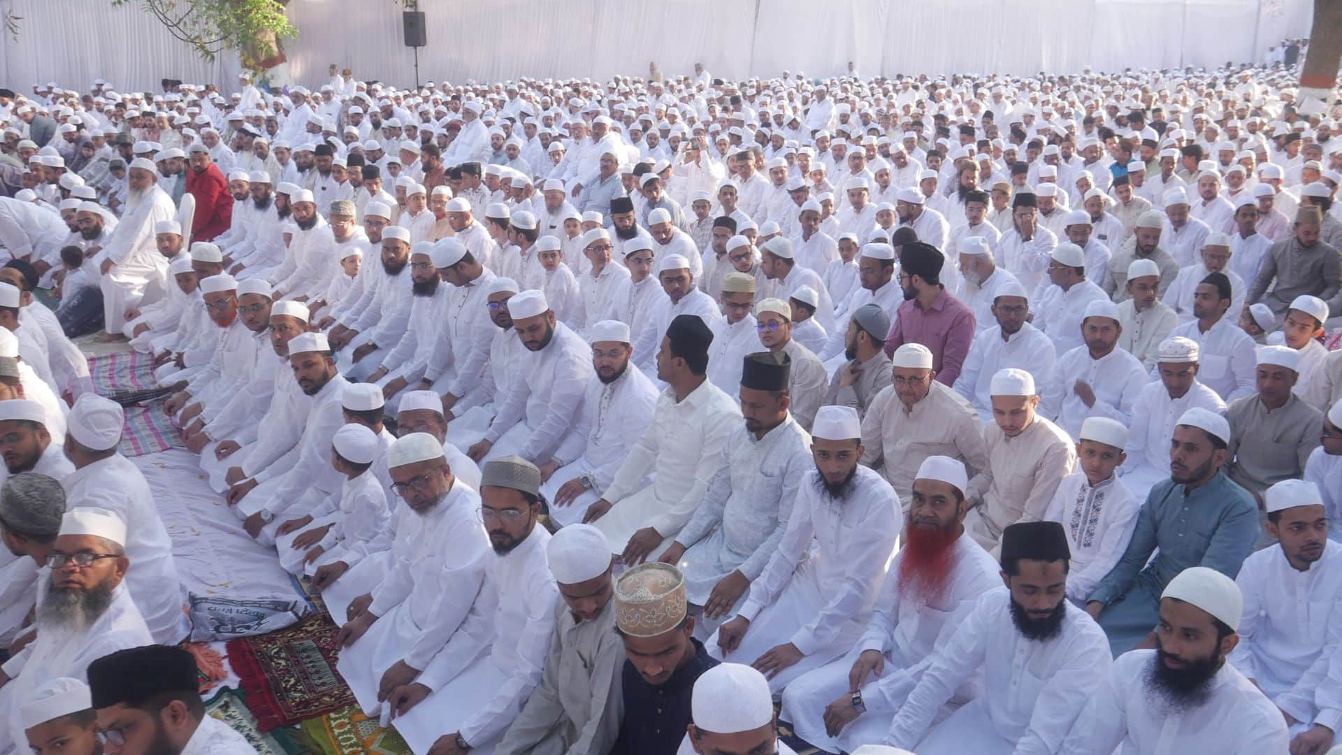 Eid 2025 and Ramadan month in varanasi prayers held in 12 Idgahs and 500 mosques