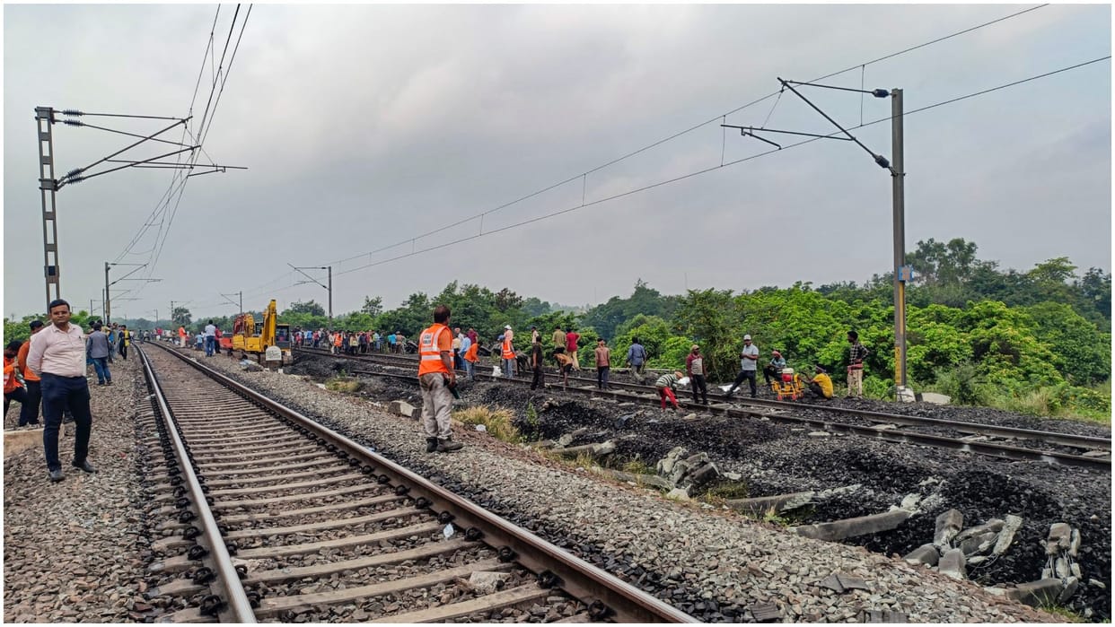 Lucknow: Lucknow Kanpur route halted, trains slowed down due to eight hours of blocking