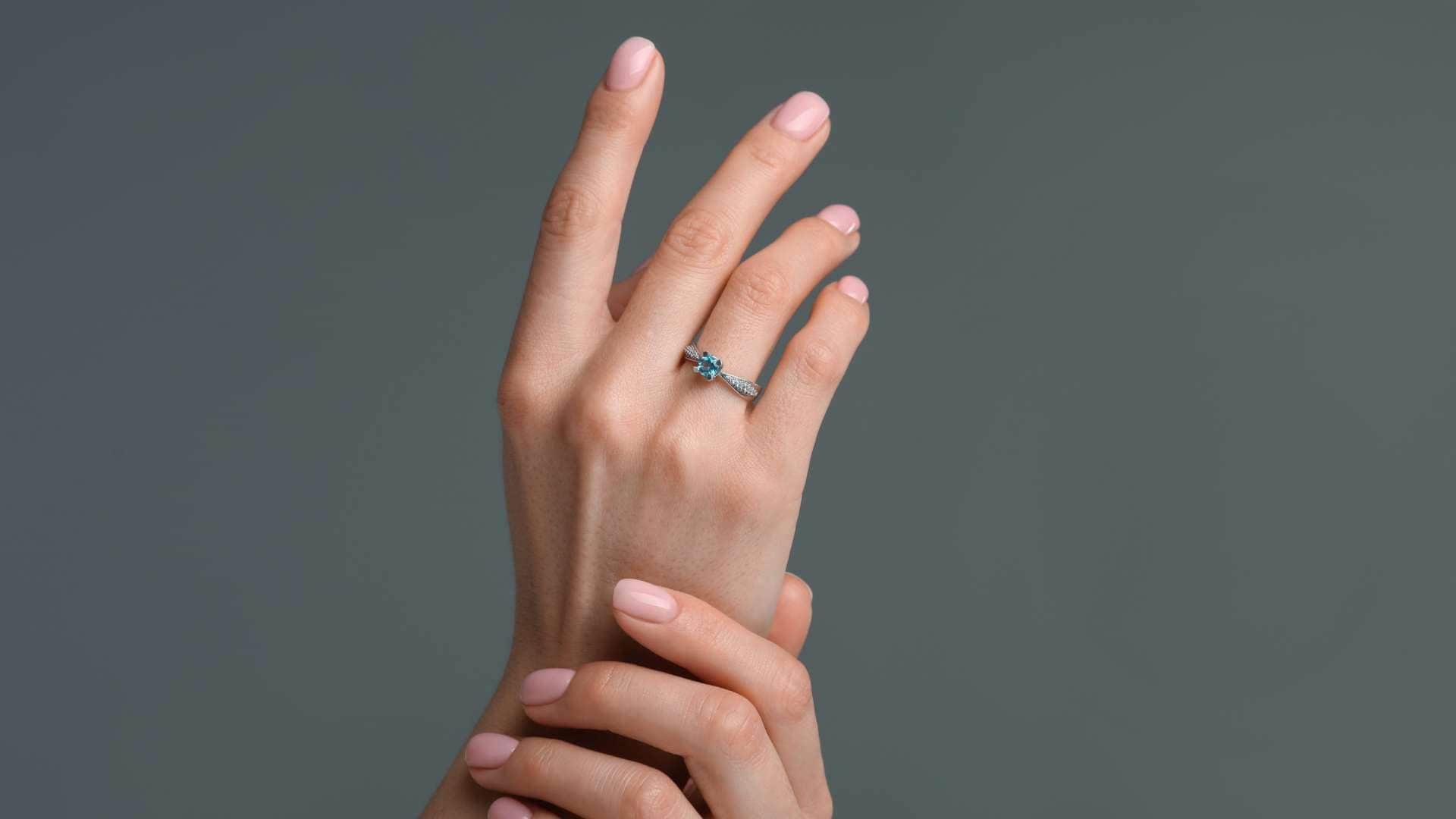 six fingers People personality nature and life in hindi