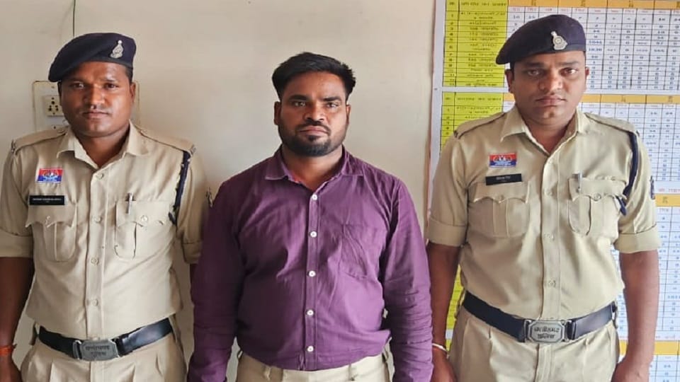 Accused doctor arrested for molesting a female patient near toll plaza in Janjgir Champa