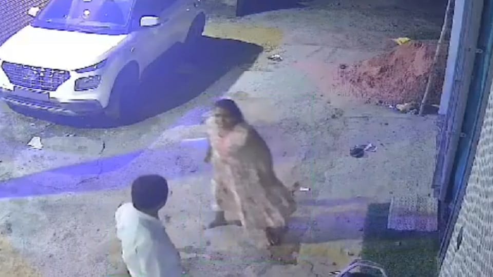 Husband in Gonda alleges that wife threatened to commit a crime like Meerut