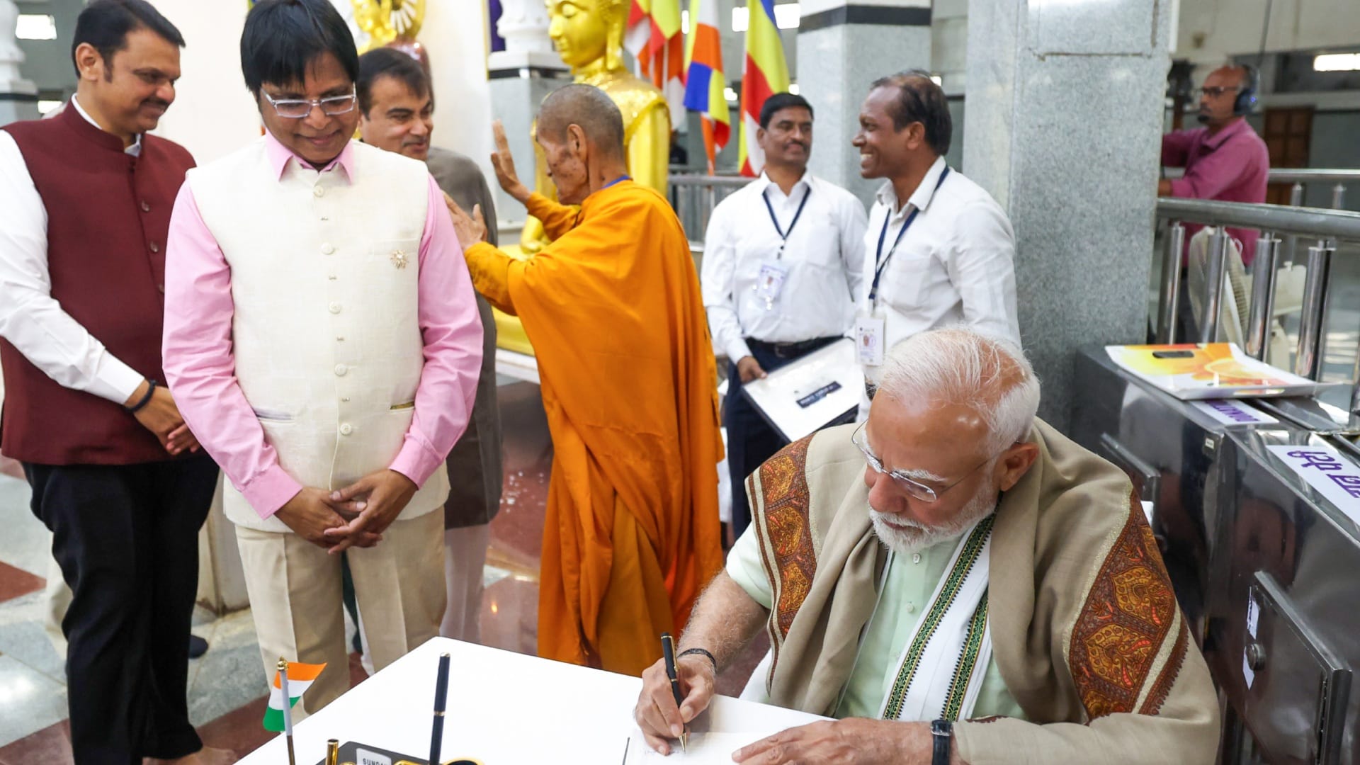 Pm modi share glimpse of his nagpur visit on instagram, Prime Minister Narendra modi in RSS office, Nagpur