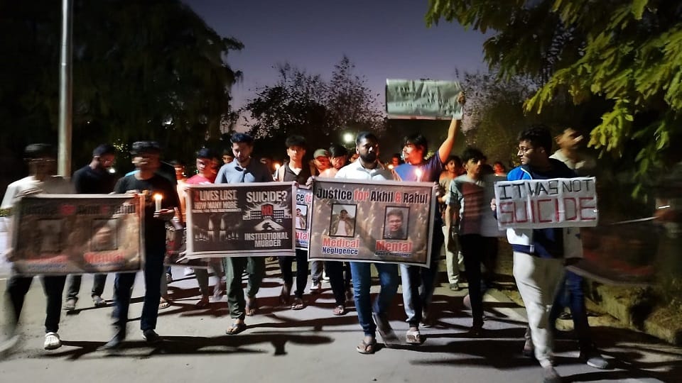 Case of death of two students in Prayagraj IIIT, angry students protested