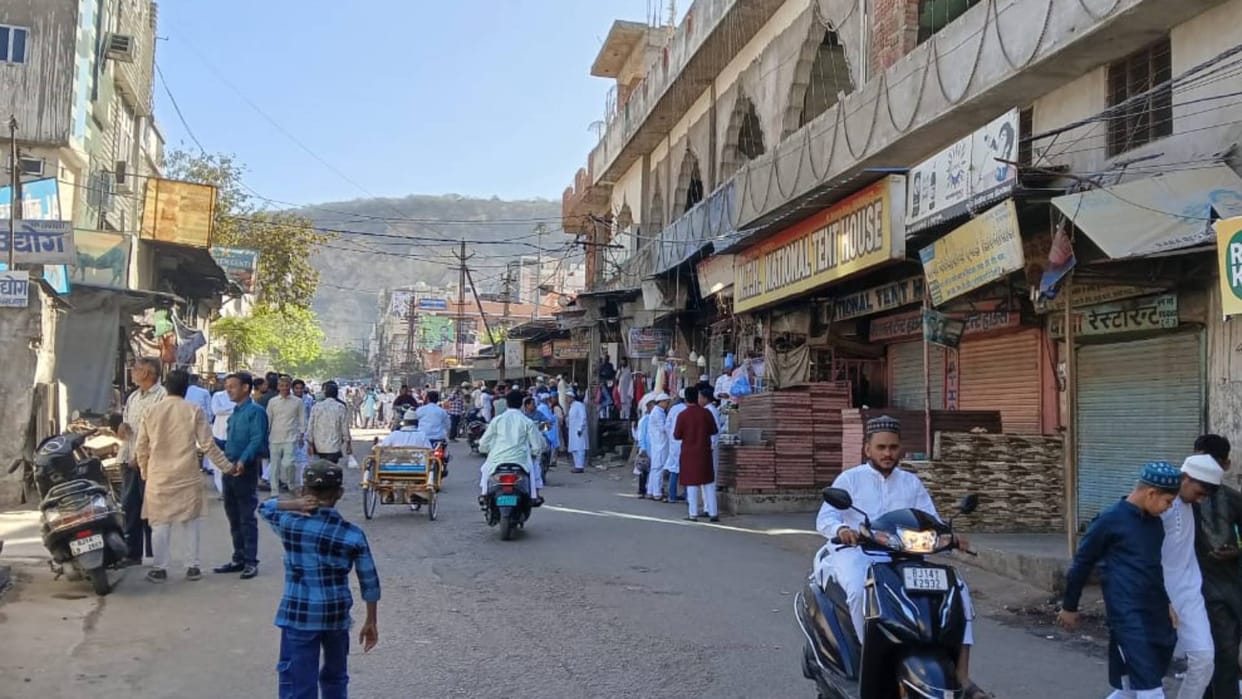 Eid-ul-Fitr 2025 Eid prayers begin in Jaipur at 7 am mosques in city are decorated know program