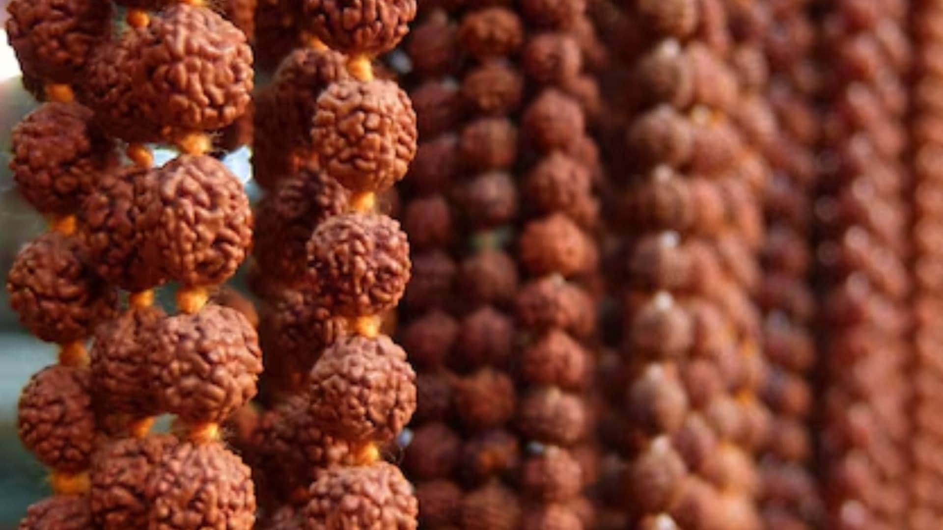 astro tips Mahashivratri 2026 shubh sanket belpatra rudraksha neelkanth lucky sign