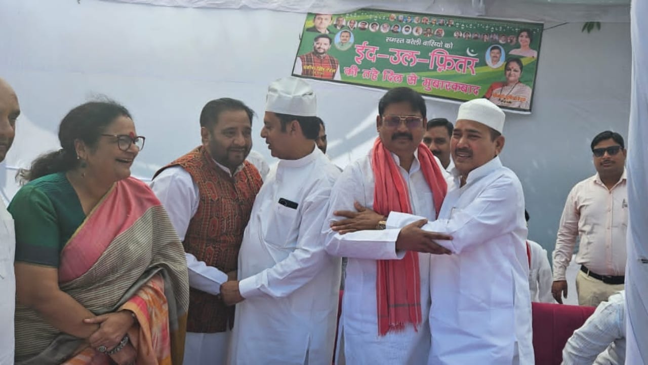 Eid celebration in Bareilly Thousands of people offered namaz together at Idgah