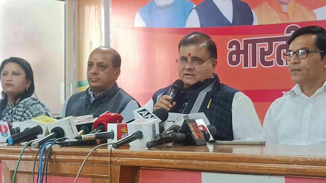 BJP President Mahendra Bhatt advised former CM Trivendra Rawat press conference Dehradun News in hindi