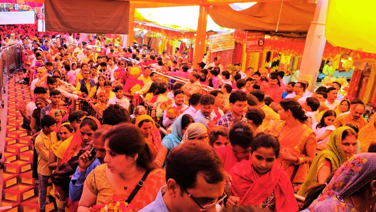 Navratri Devi Darbar resonated with chanting of Jagat Kalyani in vindhyachal temple