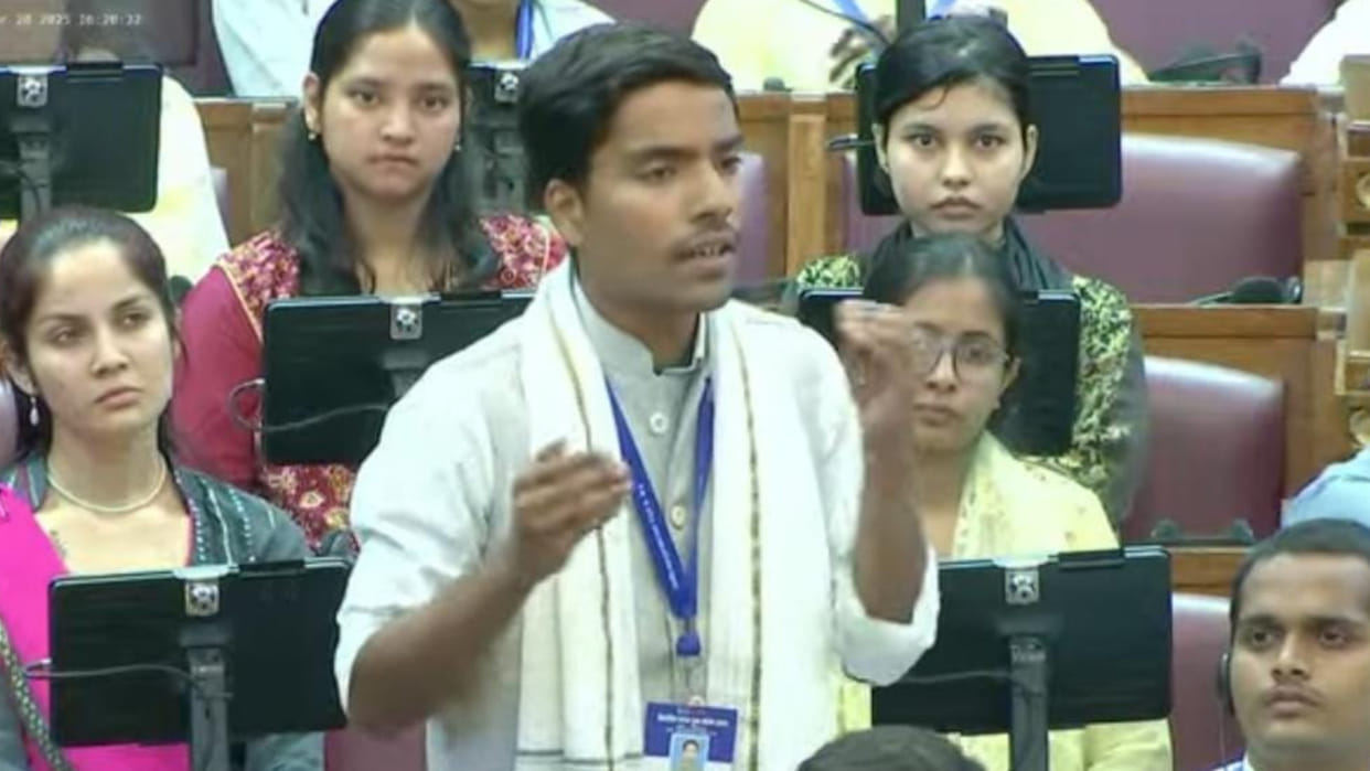 Gorakhpur ddu student Abhishek, Siddheshwar and Prakash expressed their views in the up assembly