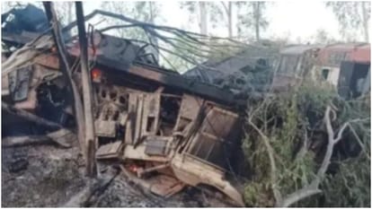 Jharkhand Train Accident Two Goods Trains Collide in Sahibganj Fire Breaks Out Three Dead news in Hindi