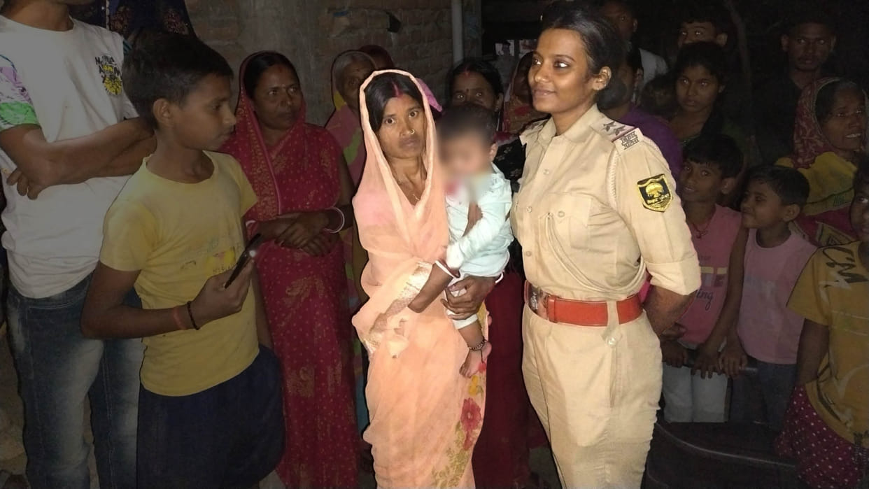 How bihar polic finds child died after birth in hospital in hajipur vaishali child trafficking bihar news