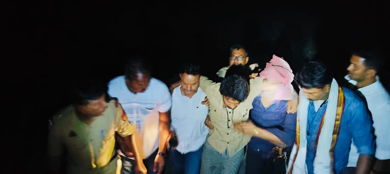 Gonda: Criminal with a bounty of 25 thousand injured in police encounter, admitted to hospital; 16 criminal ca