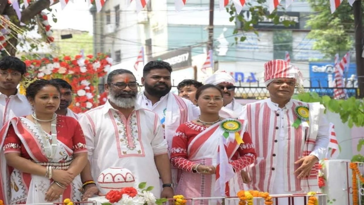 Sarhul Celebration CM Hemant Soren attended program organized in tribal hostel two days holiday announced