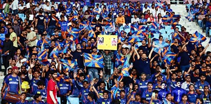 Mika Singh performed in Ekana Stadium in Lucknow.