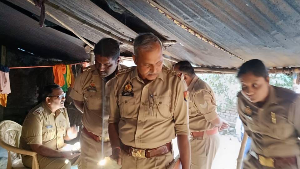 sleeping woman was strangled to death in Barabanki her body was found tied to cot