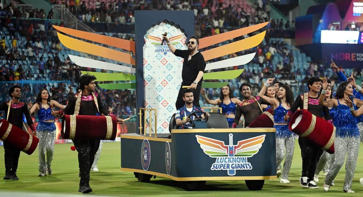 Mika Singh performed in Ekana Stadium in Lucknow.