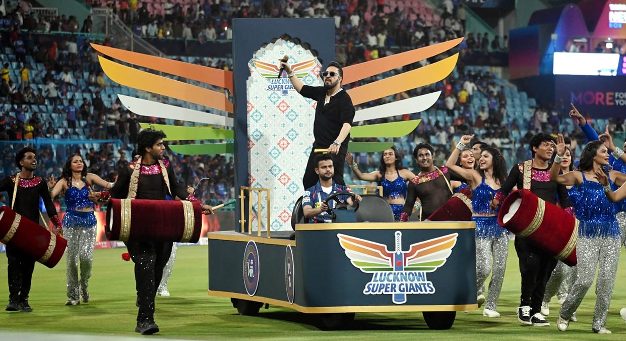 Mika Singh performed in Ekana Stadium in Lucknow.