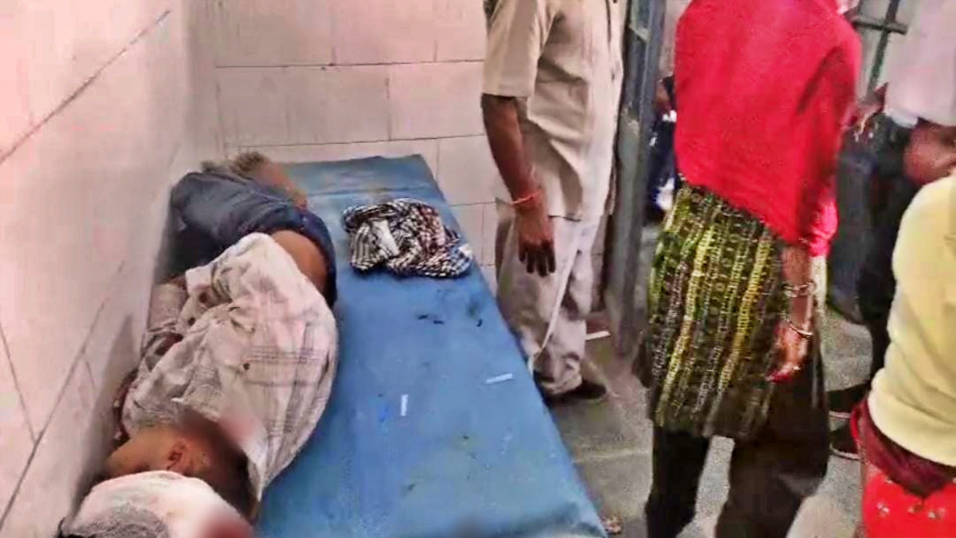 Muzaffarpur News: Head-on collision between school van and bus, 8 children injured; school vehicle shattered