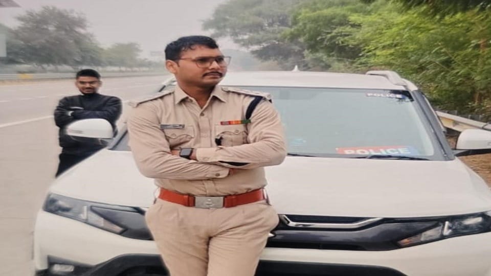 Fake assistant commandant arrested for trapping girls by putting reels in his uniform