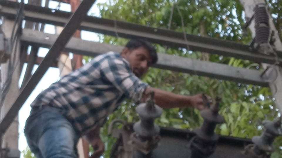 When challan was issued, electricity supply to Pisawa police station was cut off