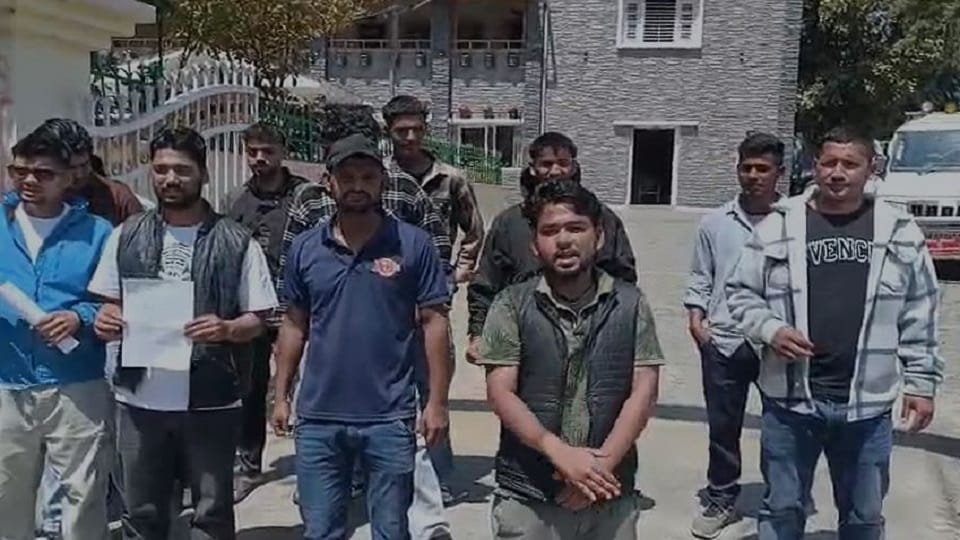 Youth roars against opening of liquor shop in pithoragarh
