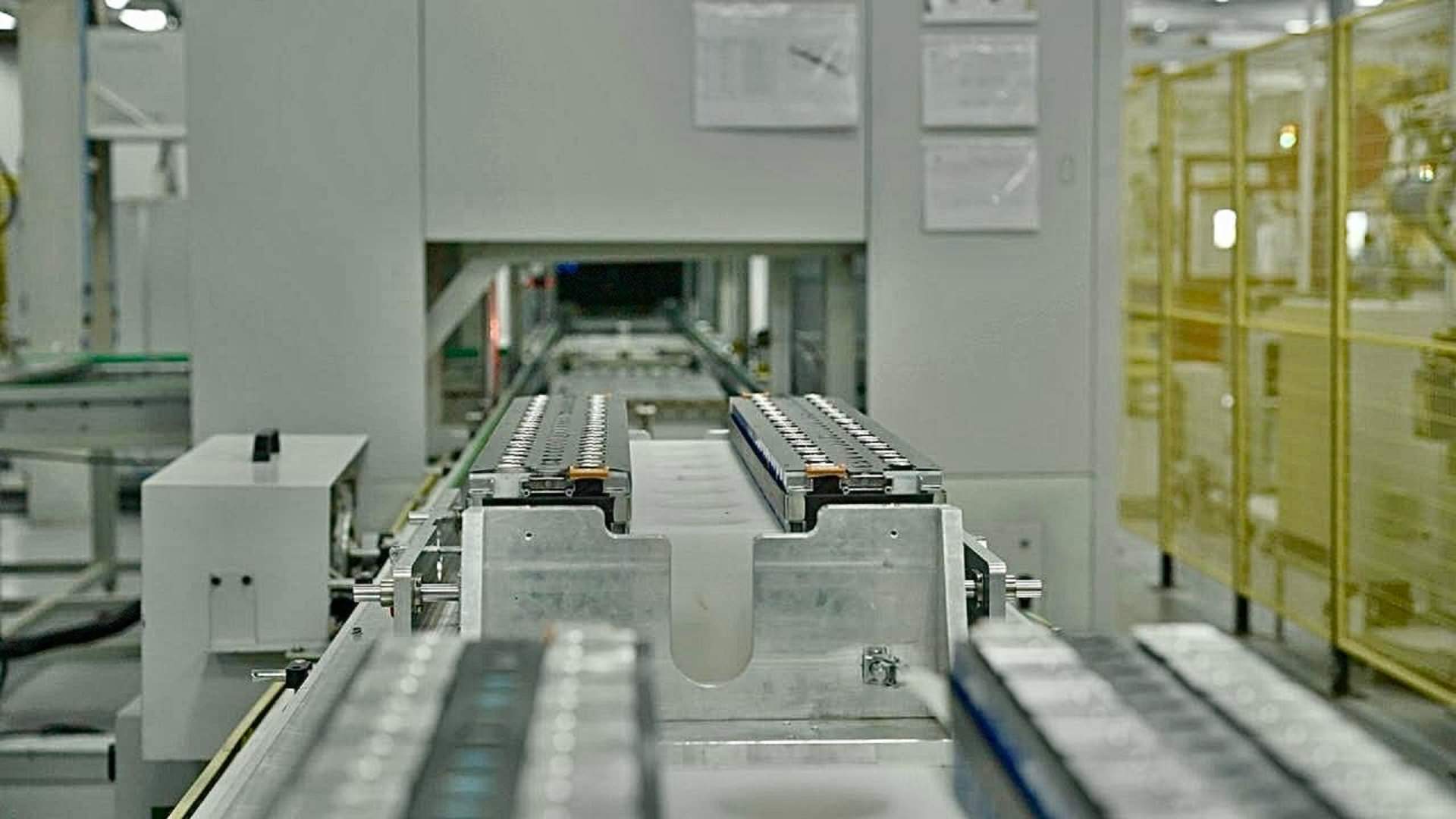 Union minister Nitin Gadkari says Fall in lithium battery prices will boost EV sector