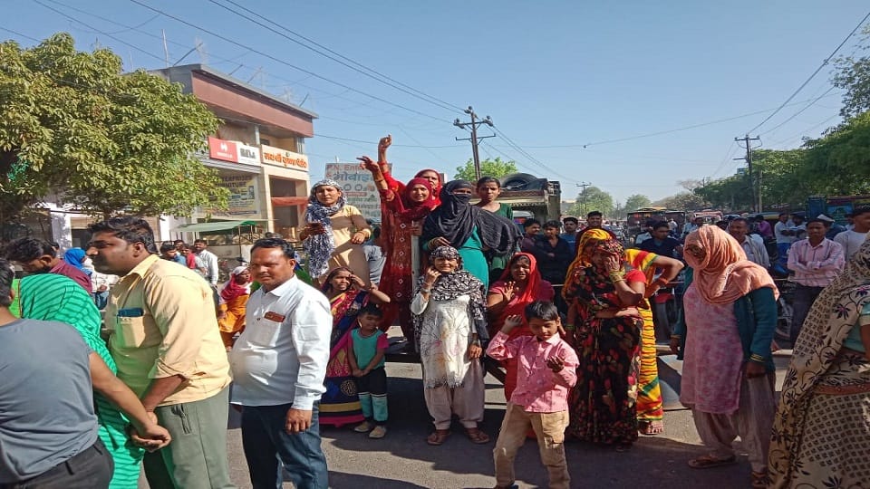 Neither temples nor schools are being seen Liquor shops opened wherever there is income