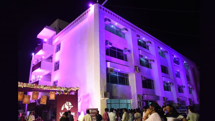 UP:वेदम वर्ल्ड को मिला स्कूल ऑफ द ईयर अवॉर्ड, बच्चों को संस्कृति से जोड़ते हुए भविष्य के लिए किया जा रहा तैयार