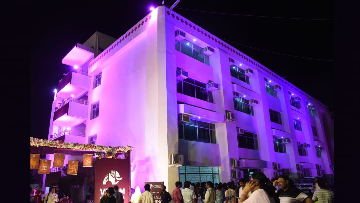UP: Vedam World receives School of the Year Award