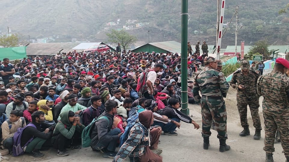 Crowd of youth gathered in Dharchula for porter recruitment