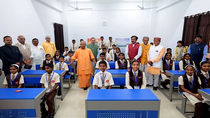 CM Yogi became a teacher taught discipline and hard work to students in Bareilly