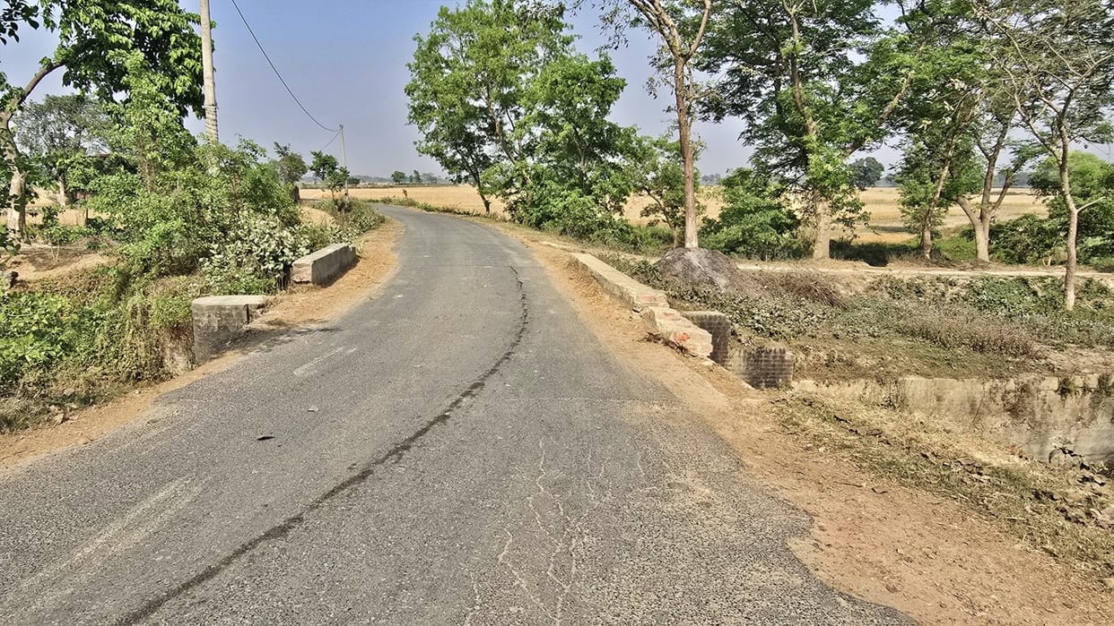 Bettiah: British era built Triveni Canal bridge dilapidated, side wall collapsed; inviting accidents every day