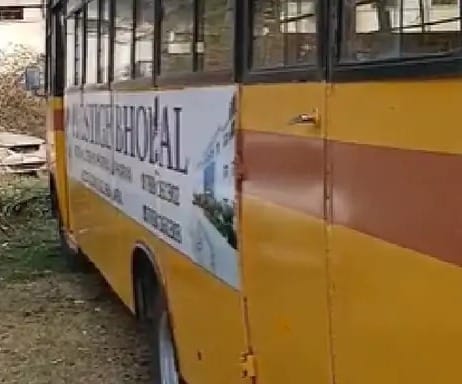 Bhopal Crime: A four-month-old child fell from his mother's lap and was crushed by a college bus and died