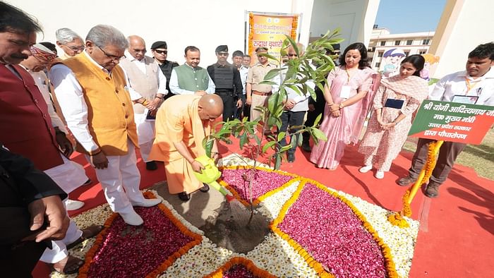 CM Yogi became a teacher taught discipline and hard work to students in Bareilly