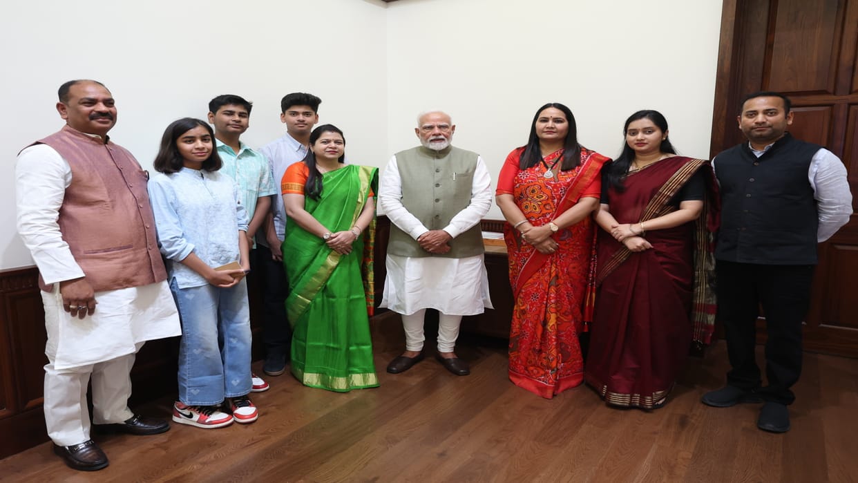 MP Praveen met PM Modi along with family members, discussed the experience of Maha Kumbh