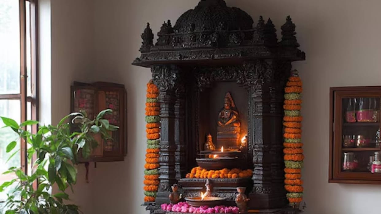 Do not keep these 5 things in the temple of your house even by mistake otherwise you may have to bear loss