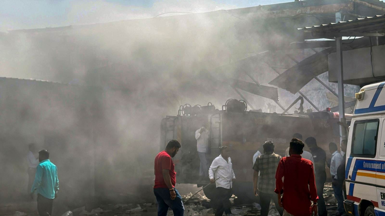 Gujarat Banaskantha Firecracker Factory Blast 18 Workers From MP Death and Many Injured News in Hindi