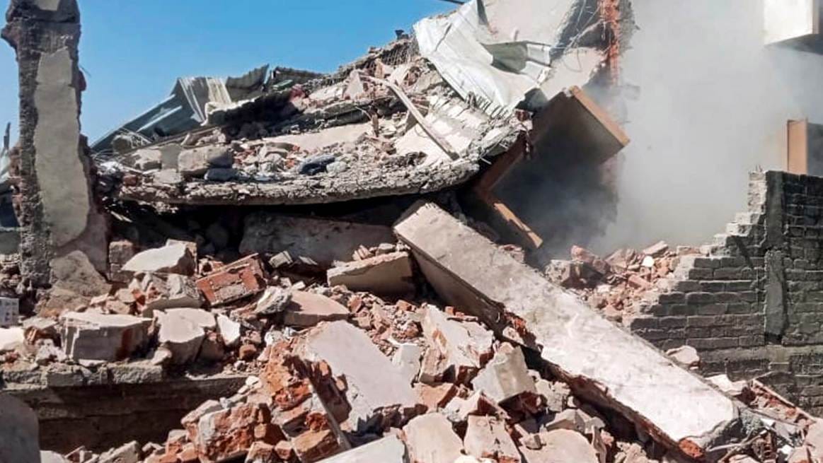 Gujarat Banaskantha Firecracker Factory Blast 18 Workers From MP Death and Many Injured News in Hindi