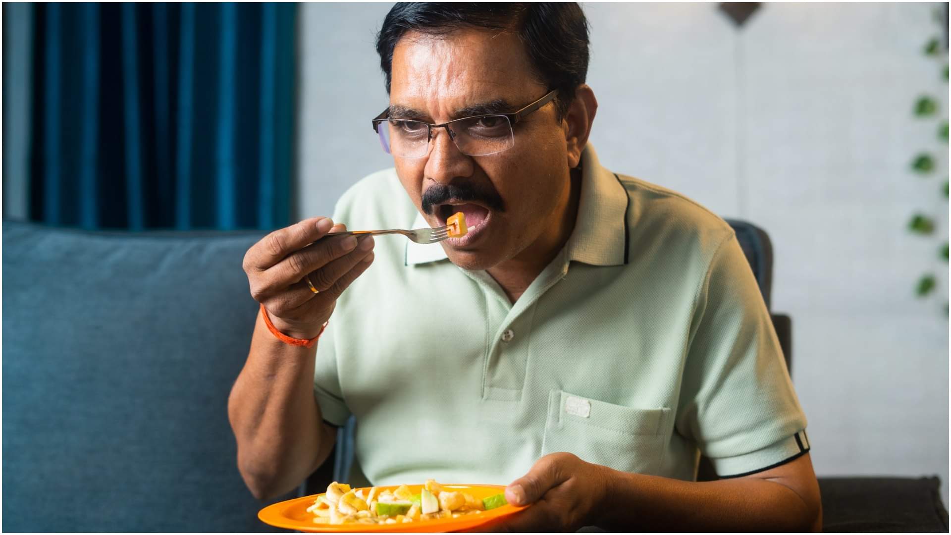 दिवाली में योगासन से पेट की समस्या से राहत